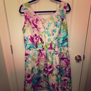 Beautiful flower dress with pockets!